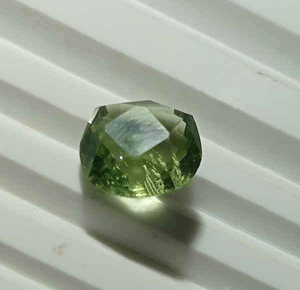 NATURAL & ORIGINAL PERIDOT 3.70-CARATS (S0182)