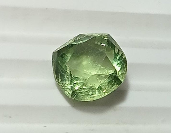 NATURAL & ORIGINAL PERIDOT 3.70-CARATS (S0182)